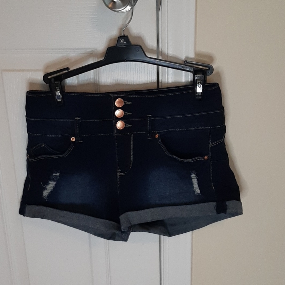 Wanna Betta Butt? High waisted shorts, Size 5